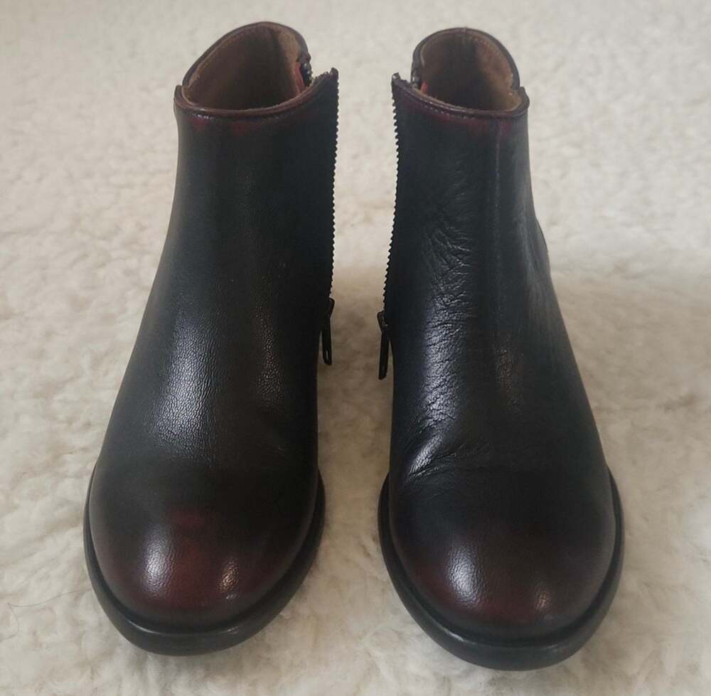 Frye Women's Carson Piping Bootie Black/ Scarlet/ SIZE: 6.5 - Picture 7 of 11